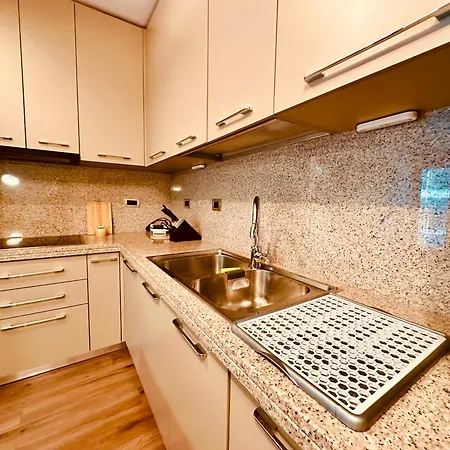 Sunrise Haven Center Апартаменты Тирана