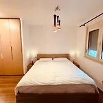 Sunrise Haven Center Apartment *